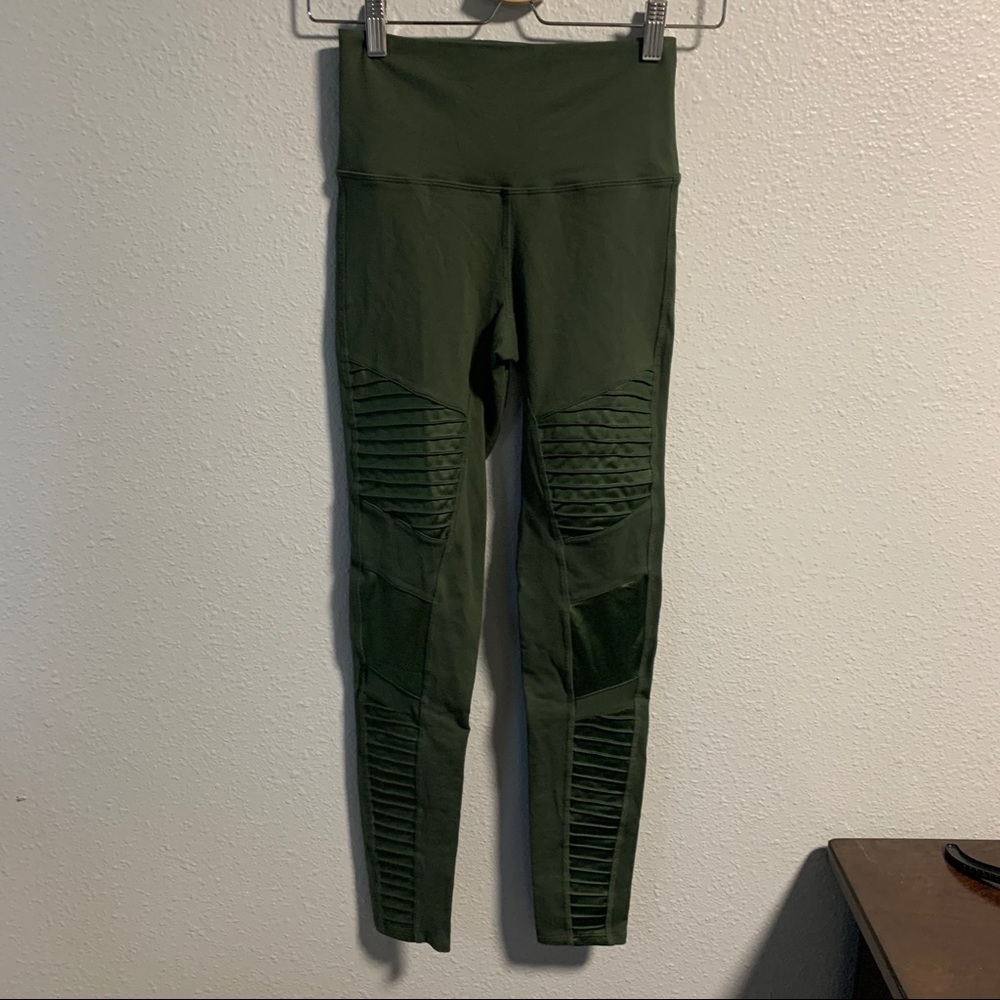 Hunter Green Alo Yoga Moto Leggings - Picture 5 of 10